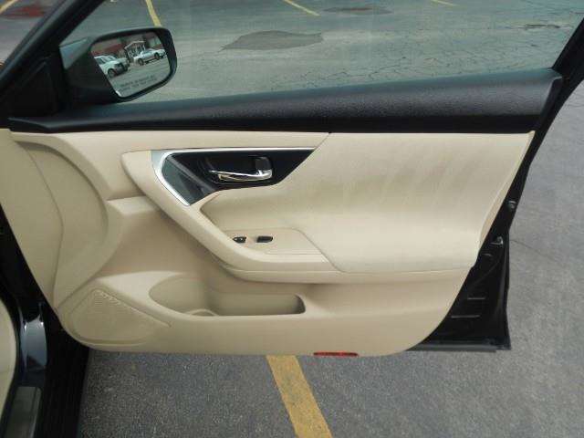 2014 Nissan Altima 2.5 SV 4dr Sedan